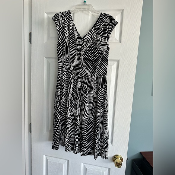 Bundle of two Dresses size 6 - Picture 4 of 11